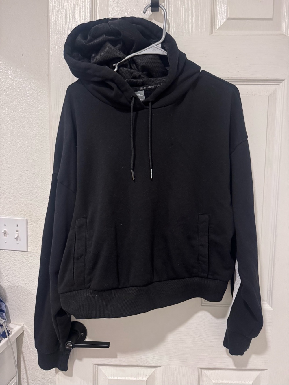 Women’s Sports Illustrated Black Cropped Hoodie